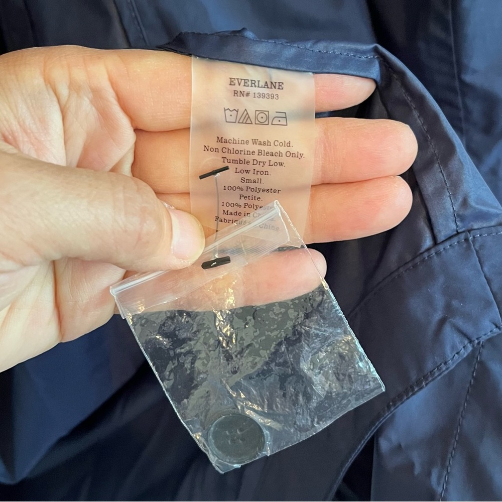 Everlane navy blue hooded rain jacket anorak - Picture 4 of 4